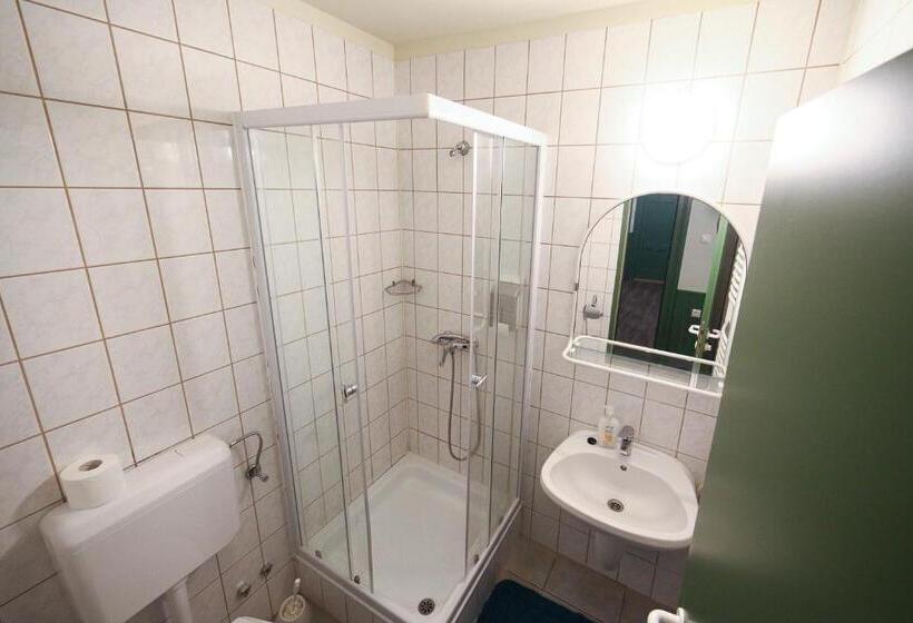 Bed and Breakfast Kisfaludy Vendégház  Sümeg