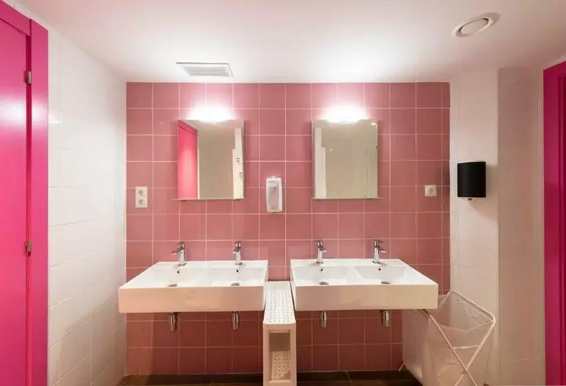 Hostelle   Women Only Hostel Barcelona