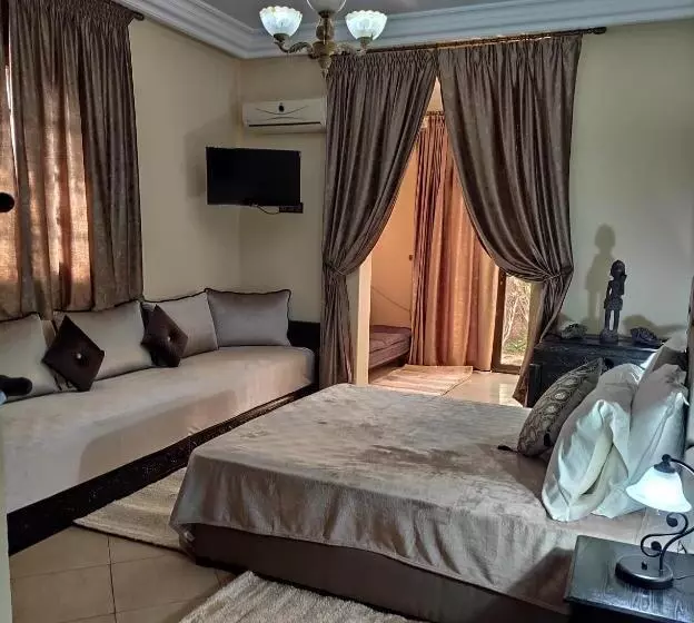 Hotelli Equi Palace & Spa Near Aeroport