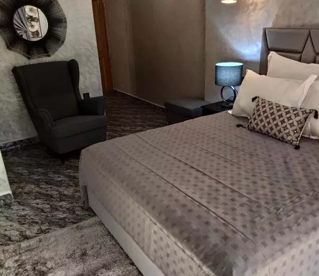 Hotelli Equi Palace & Spa Near Aeroport