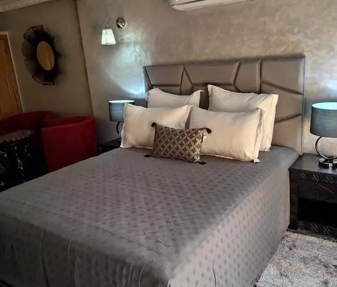 Hotelli Equi Palace & Spa Near Aeroport