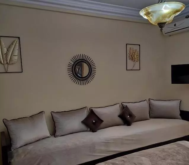 Hotelli Equi Palace & Spa Near Aeroport