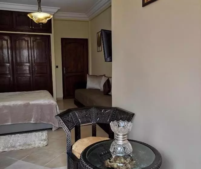 Hotelli Equi Palace & Spa Near Aeroport