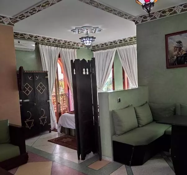 Hotelli Equi Palace & Spa Near Aeroport