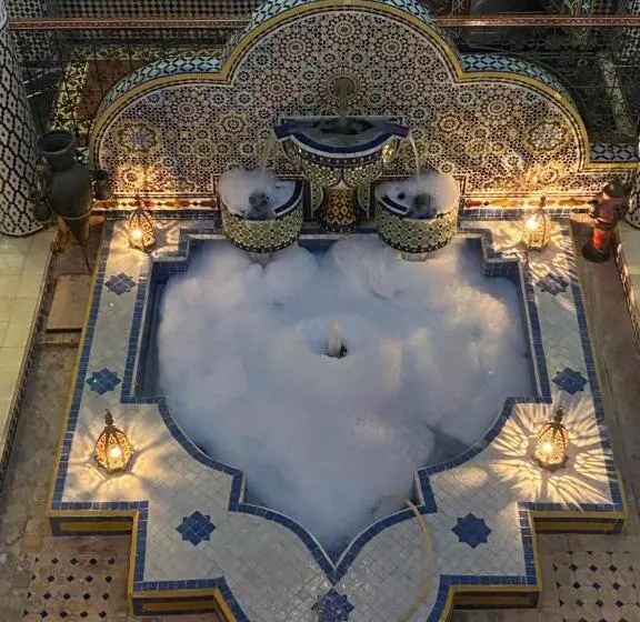 Hotelli Equi Palace & Spa Near Aeroport