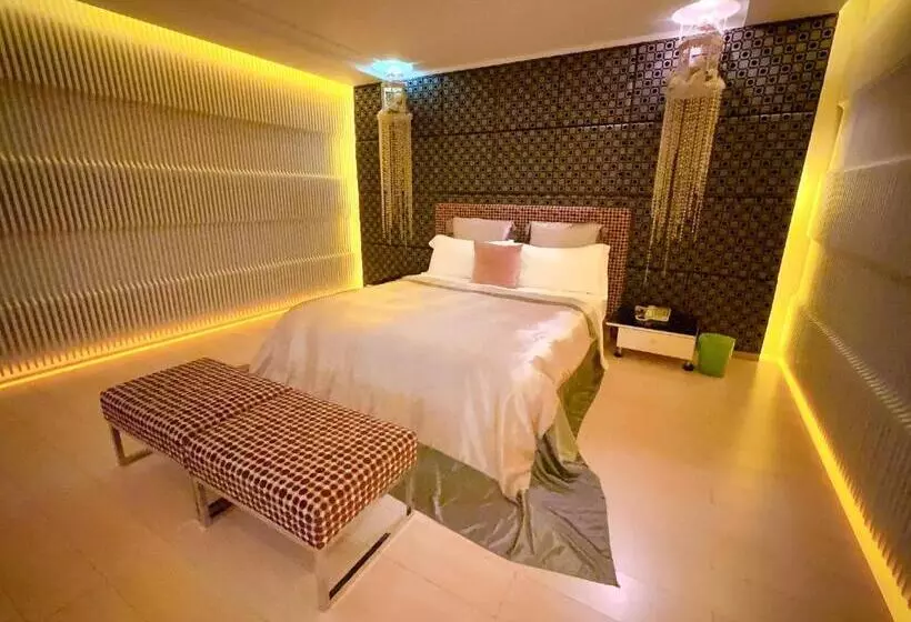 تختخواب و صبحانه 湖山風景旅館lake Mountain View Motel