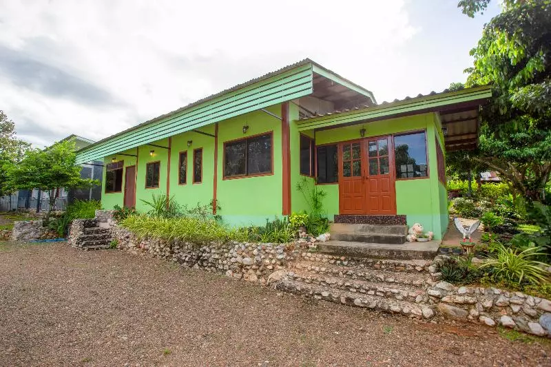 Hotelli Oyo 75318 Ruan Rim Dao Chiang Dao