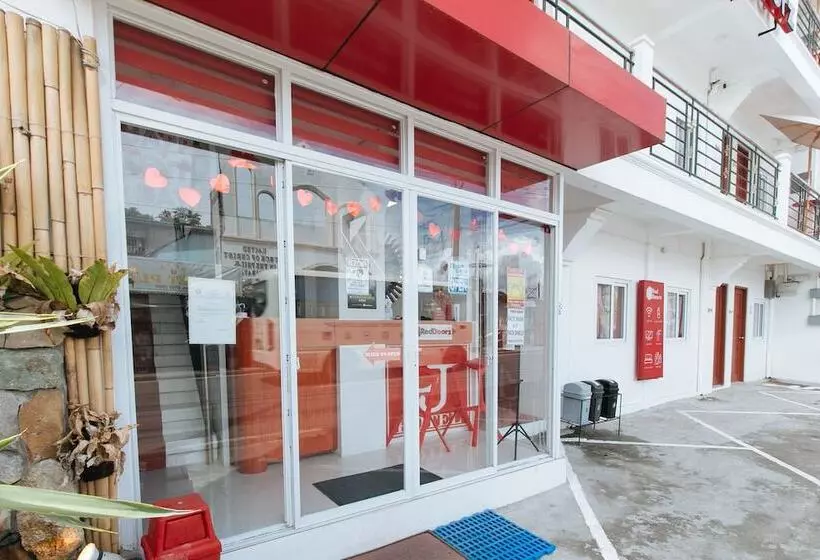 ホテル Reddoorz Near Mercado Del Lago