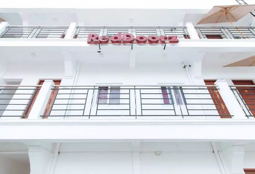 ホテル Reddoorz Near Mercado Del Lago