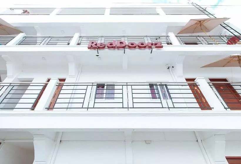 ホテル Reddoorz Near Mercado Del Lago