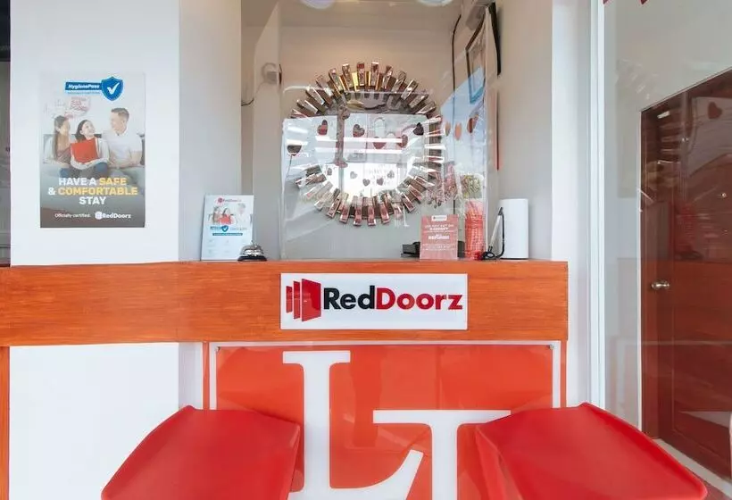 ホテル Reddoorz Near Mercado Del Lago