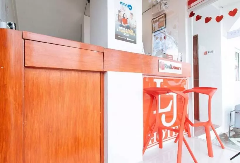 ホテル Reddoorz Near Mercado Del Lago