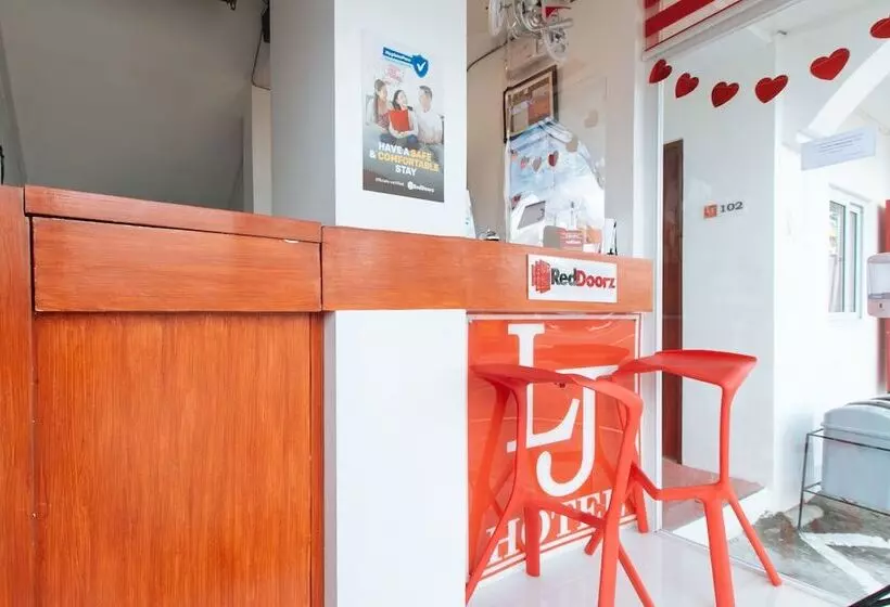 ホテル Reddoorz Near Mercado Del Lago