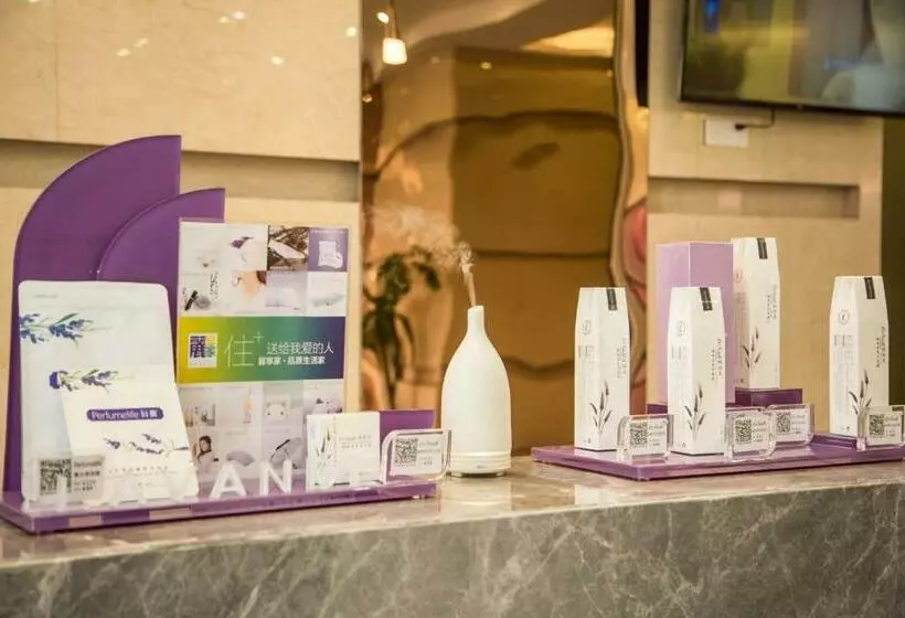 Lavande Hotels Xianning Tonghui Square Branch