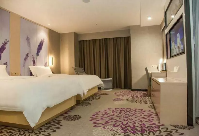 Lavande Hotels Xianning Tonghui Square Branch