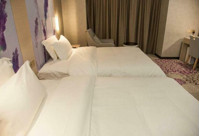 Lavande Hotels Xianning Tonghui Square Branch