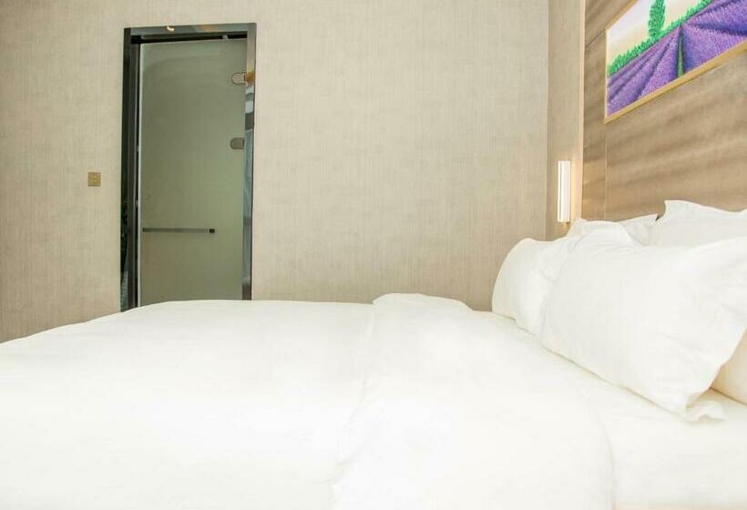 Lavande Hotels Xianning Tonghui Square Branch