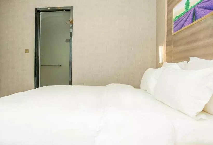 Lavande Hotels Xianning Tonghui Square Branch