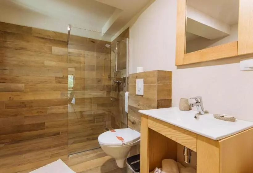 Majatalo Comoara Rarăului