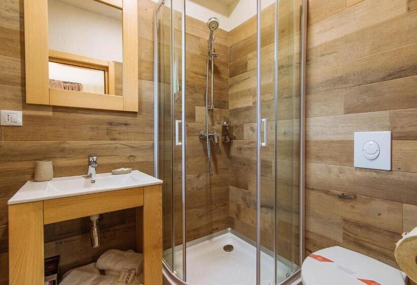 پانسیون Comoara Rarăului