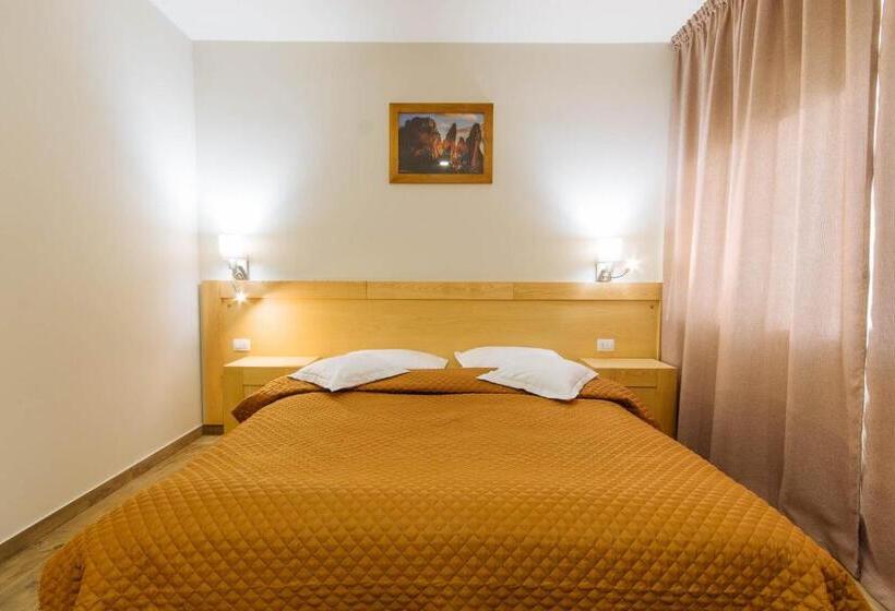 پانسیون Comoara Rarăului