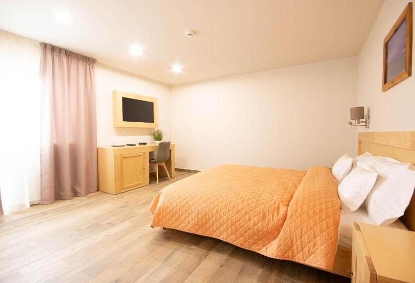 پانسیون Comoara Rarăului