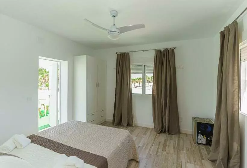 ペンション Hostal Paraiso Del Mar