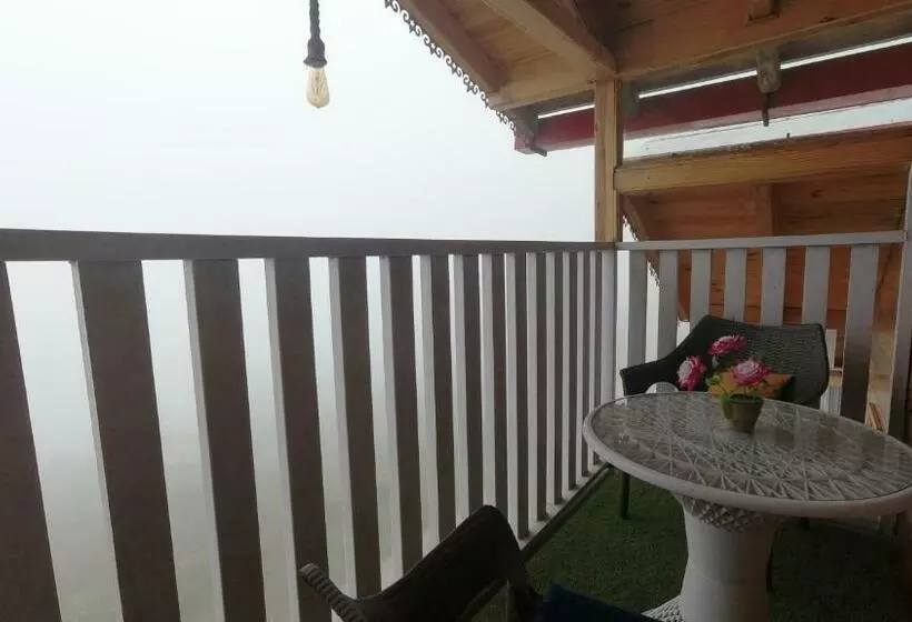 Majatalo Rooftop Cottages & Restaurant, Pangot