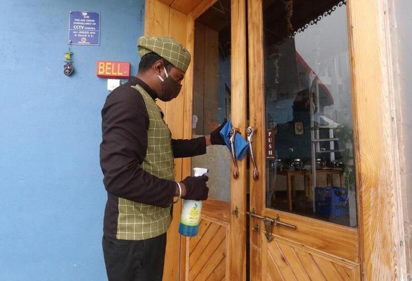 Pensão Rooftop Cottages & Restaurant, Pangot