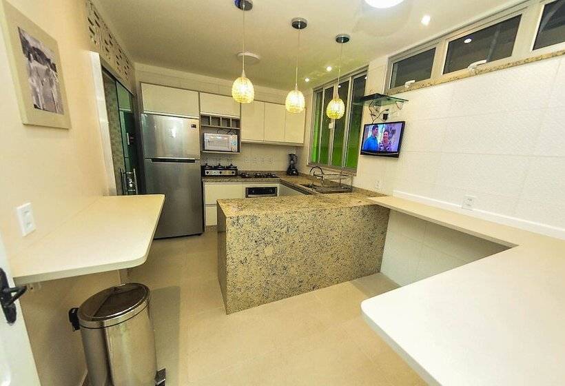 Arenna 7 Hostel & Studios