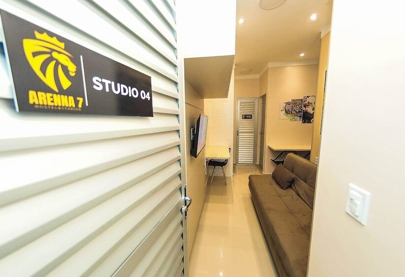 Arenna 7 Hostel & Studios