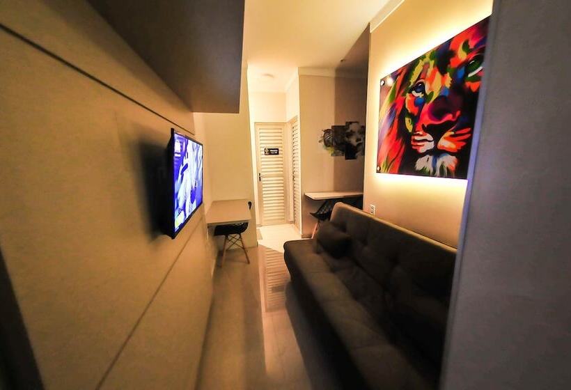 Arenna 7 Hostel & Studios