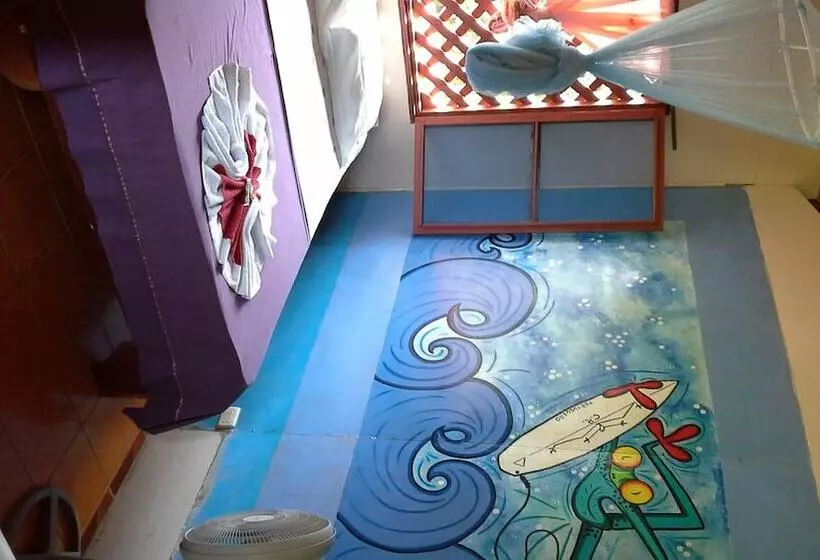 تختخواب و صبحانه Miss Miriam Beachfront Cabins