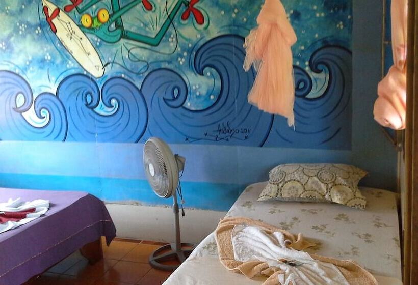 تختخواب و صبحانه Miss Miriam Beachfront Cabins