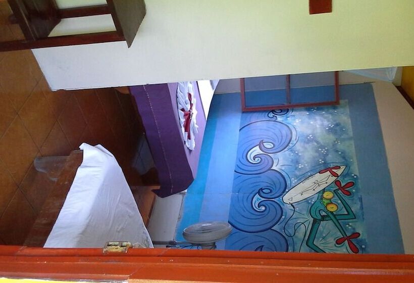 تختخواب و صبحانه Miss Miriam Beachfront Cabins