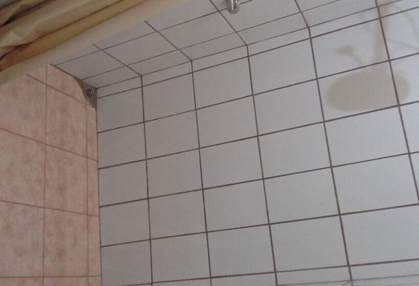 تختخواب و صبحانه Miss Miriam Beachfront Cabins