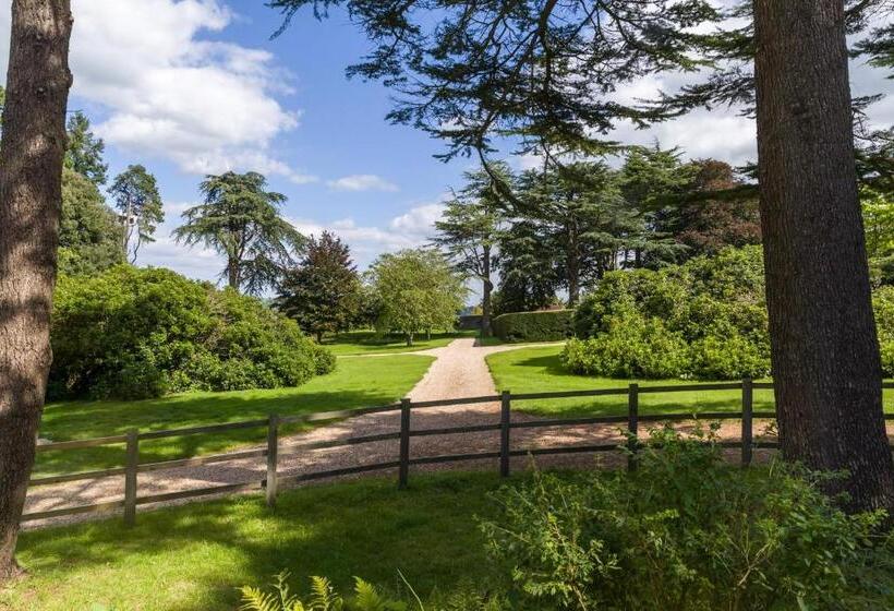 تختخواب و صبحانه The Garden House