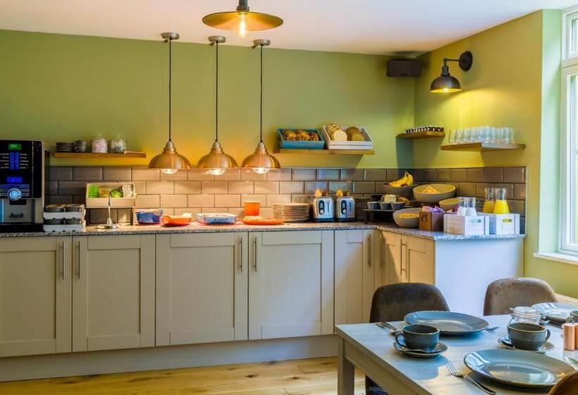 تختخواب و صبحانه The Garden House