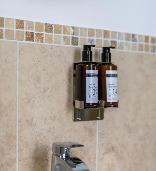 تختخواب و صبحانه The Garden House