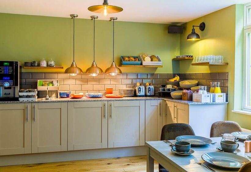 تختخواب و صبحانه The Garden House