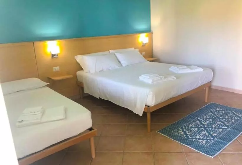 ホテル Agriturismo Is Cortillaris