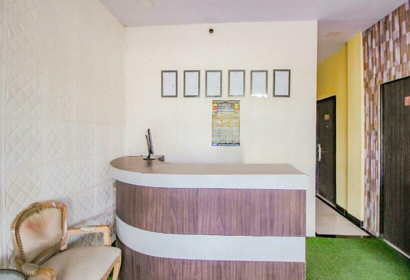 בית מלון כפרי Spot On 90259 Apollo Inn