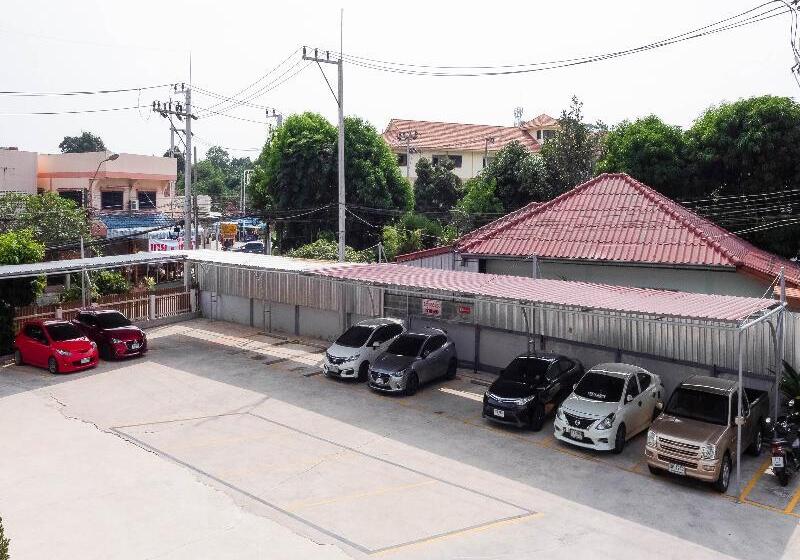 Hotel Oyo 1157 Ploy Pailin Place