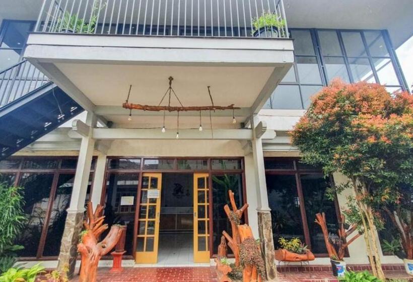 Hotell Reddoorz At Pujon Malang