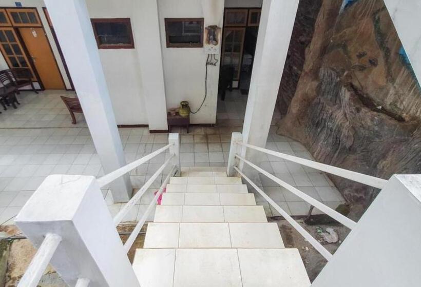 Hotell Reddoorz At Pujon Malang