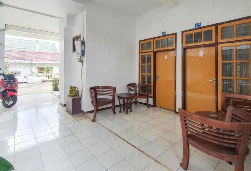 Hotell Reddoorz At Pujon Malang