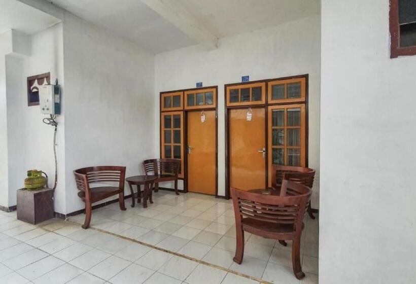 Hotell Reddoorz At Pujon Malang