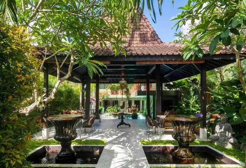 ホテル The Lodge Canggu