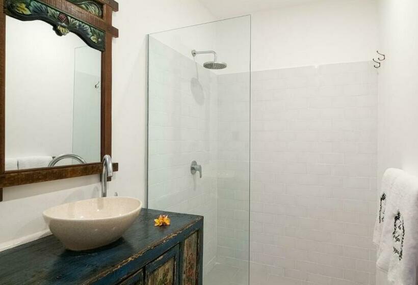 호텔 The Lodge Canggu