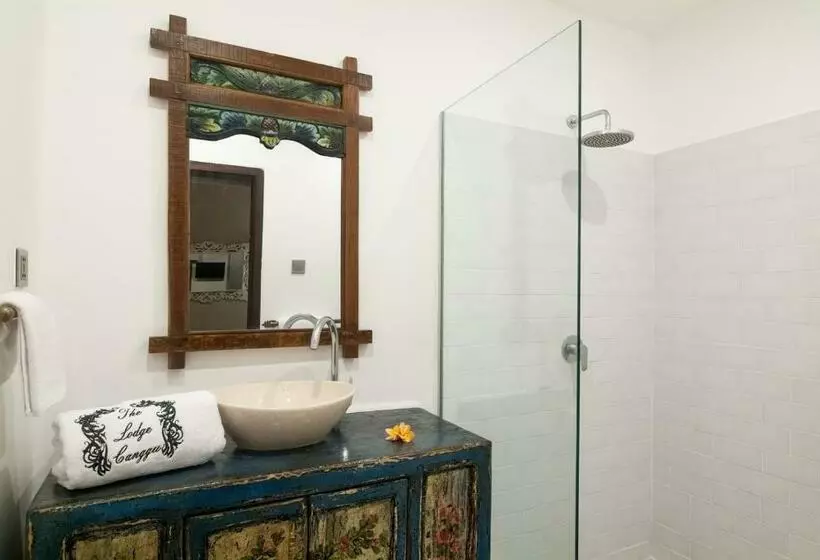 ホテル The Lodge Canggu